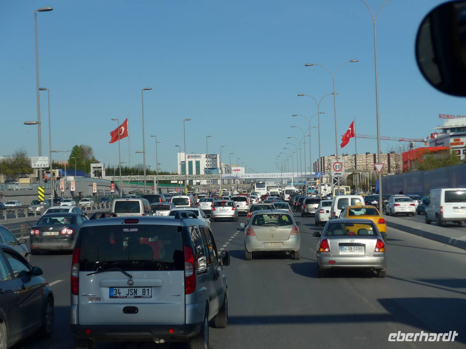 Türkei, Istanbul, Fahrt vom Flughafen