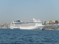 Kreuzfahrtschiff in Istanbul