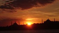 Die Abendkulisse der Metropole am Bosporus