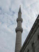 Eines der sechs Minarette der Blauen Moschee