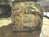 Kopf der Medusa in der Zisterne