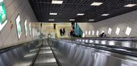 Mit der Rolltreppe von der Metro hinauf nach Üsküdar 