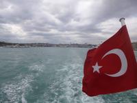 Mit unserem Privatboot geht's entlang dem Borporus bis zum Schwarzen Meer