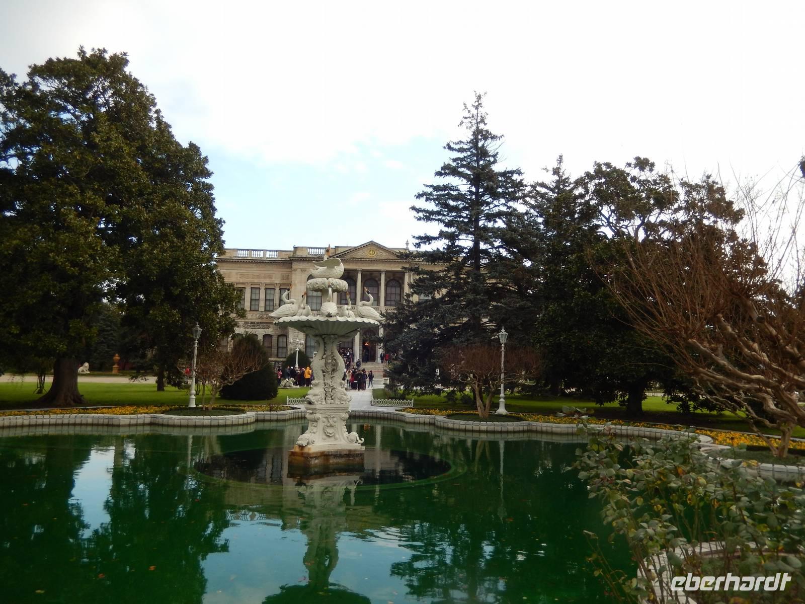 am Dolmabahce Palast