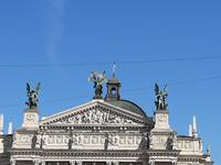 Lemberg. Statuen auf dem Opernhaus.