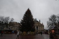 Opernhaus mit Weihnachtsmarkt