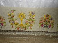 Textilien im Museum der Pilgerkirche in Andocs