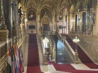 Haupteingang ins Parlament