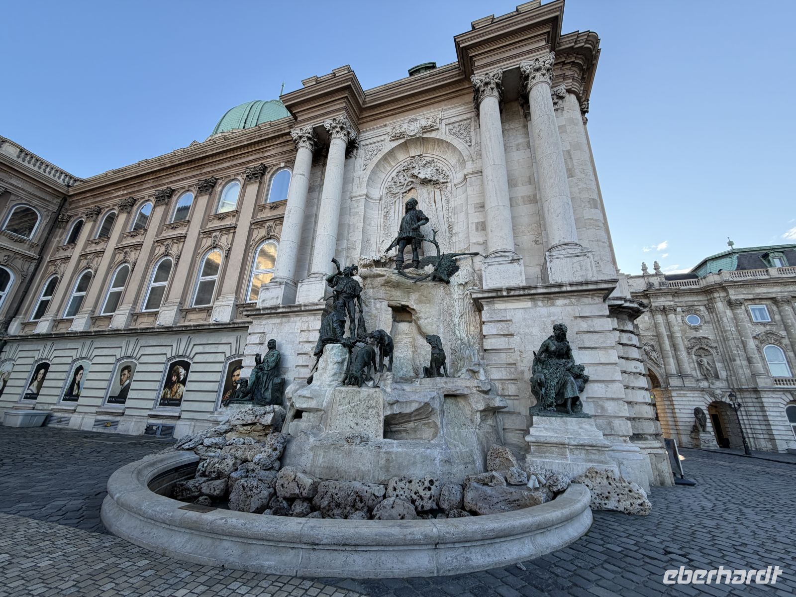 Westflügel der Burg mit Matthias Brunnen
