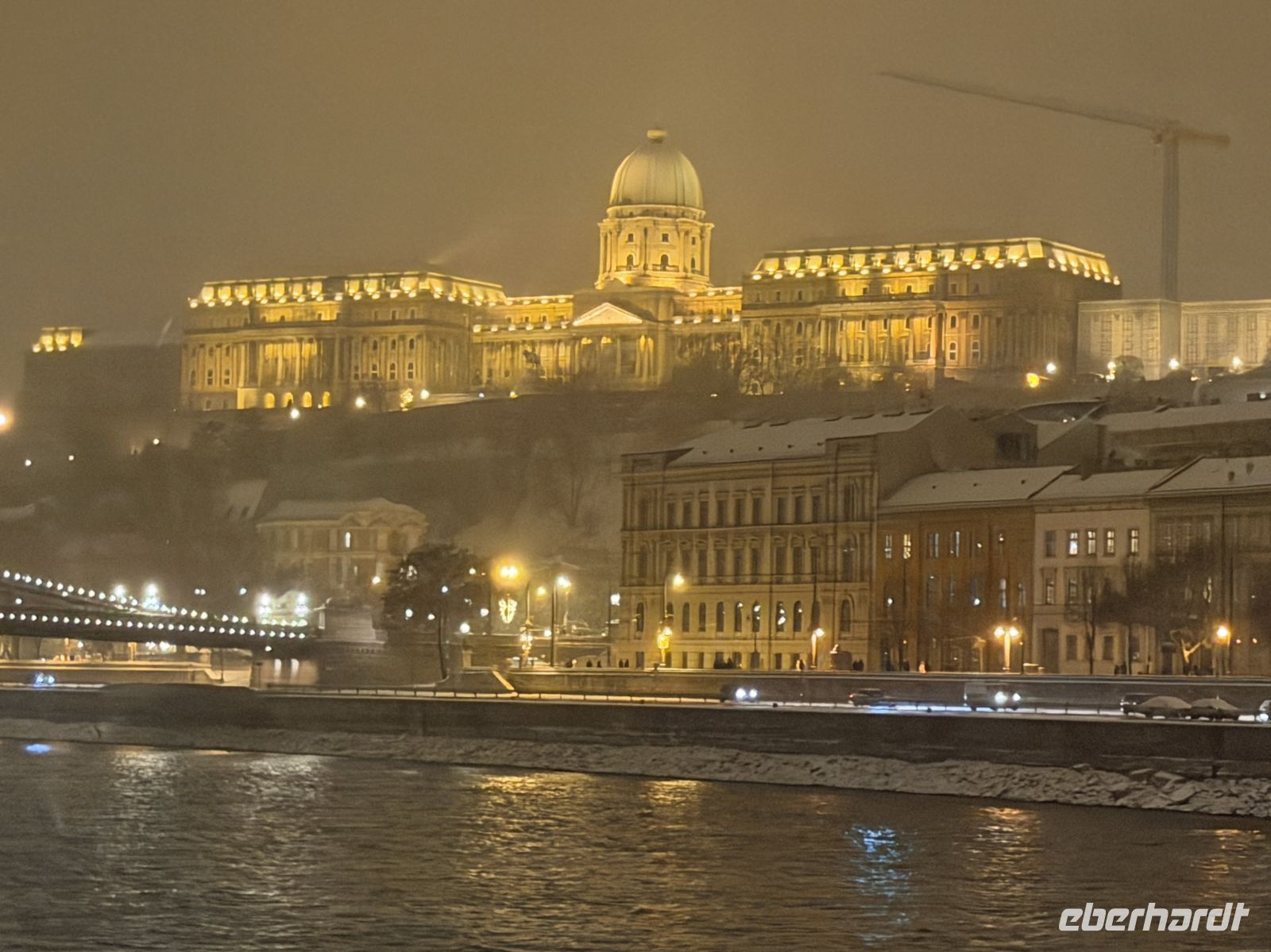 Silvesterschifffahrt auf der Donau Blick auf die Burg
