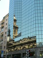 Kathedrale im Spiegel der modernen Fassaden &ndash; &copy; Jana Maria Kleibert (Eberhardt TRAVEL)