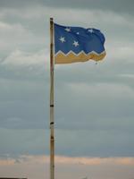 Flagge der Region Magellanes mit Kreuz des Südens &ndash; &copy; Jana Maria Kleibert (Eberhardt TRAVEL)