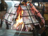 Lämmer über dem Grill &ndash; &copy; Jana Maria Kleibert (Eberhardt TRAVEL)