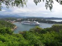 Die Norwegian Pearl im Hafen von Huatulco