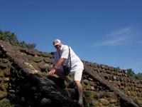 Die Stufen sind hoch... Herr Kühnel nimmt es sportlich!