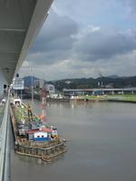 Einfahrt in die Miraflores-Schleuse