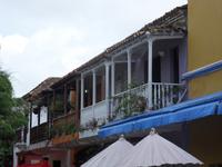 die typischen Holzbalkone sind überall zu finden