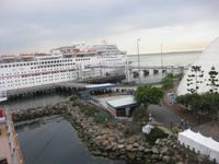 Los Angeles - modernes Passagierschiff gleich neben der 