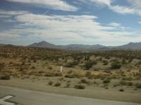 Fahrt durch die Mojave-Wüste in Richtung Calico