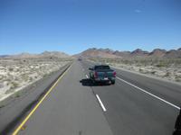 Auf dem Highway durch die Wüste Mojave 