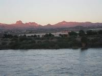 Laughlin - Abendstimmung am Colorado mit Blick nach Arizona 