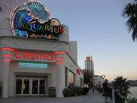 Eingang zum Casino des Hotels Aquarius