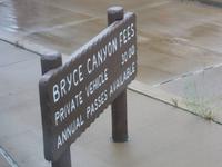 Einfahrt in den Bryce Canyon Nationalpark