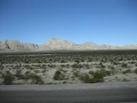 Auf dem Highway durch die Wüste Nevada in Richtung Barstow