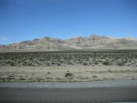 Auf dem Highway durch die Wüste Nevada in Richtung Barstow