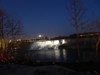 Niagarafälle bei Nacht