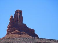 Eule oder Fuchs? Gesteinsformation auf dem Weg zum Monument Valley