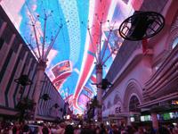 jeden Abend gibt es in der Fremont Street abwechselnde Lichtershows