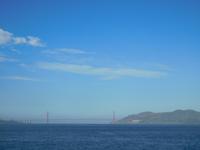 die Golden Gate Bridge in der Ferne