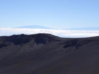 Maui, Vulkan Haleakala -  Blick vom Gipfel auf Mauna Kea und Mauna Loa