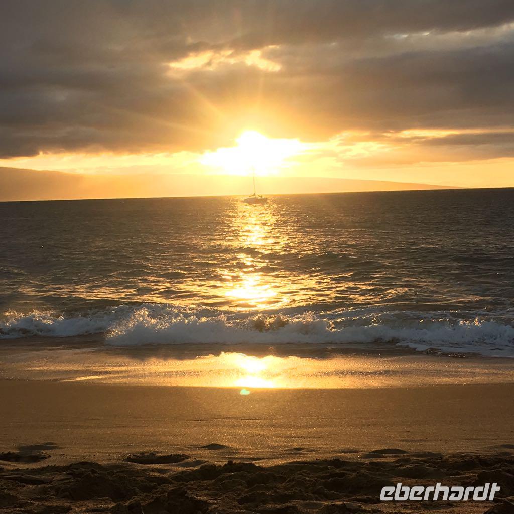 Maui, ein letzter Sonnenuntergang am Strand vor unserem Hotel