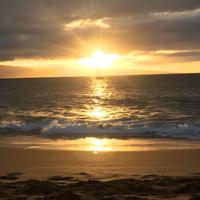 Maui, ein letzter Sonnenuntergang am Strand vor unserem Hotel
