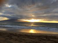 Maui, ein letzter Sonnenuntergang am Strand vor unserem Hotel