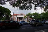 Rückfahrt zum Zentrum und Fortsetzung der Stadtrundfahrt durch Honolulu