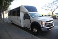 Unser Minibus mit Driverguide Chris Raeymaekers