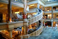 die erste runde Rolltreppe der Welt im Caesars Palace Las Vegas