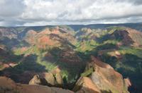 Farbenfrohes Schauspiel am Waimea Canyon