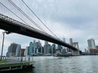 Blick auf Manhattan mit Brooklyn Bridge
