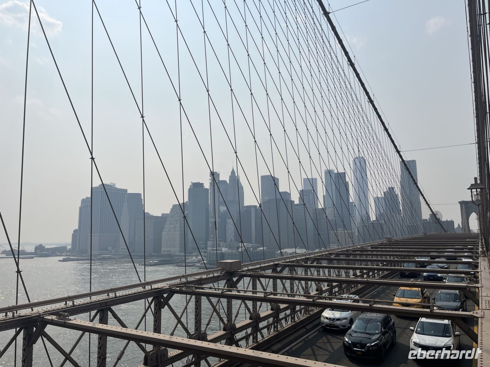 Spaziergang über die Brooklyn Bridge 