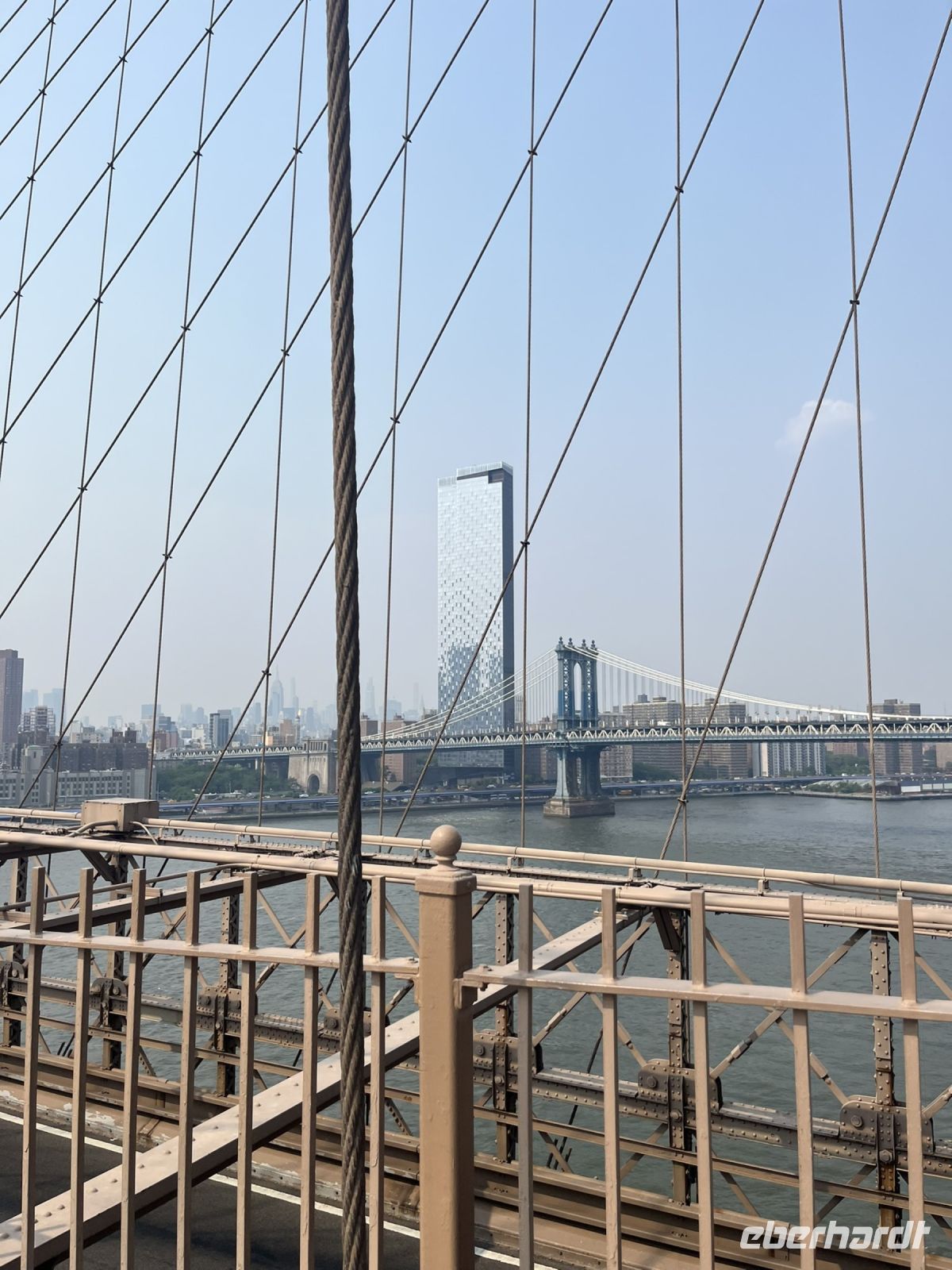 Spaziergang über die Brooklyn Bridge 