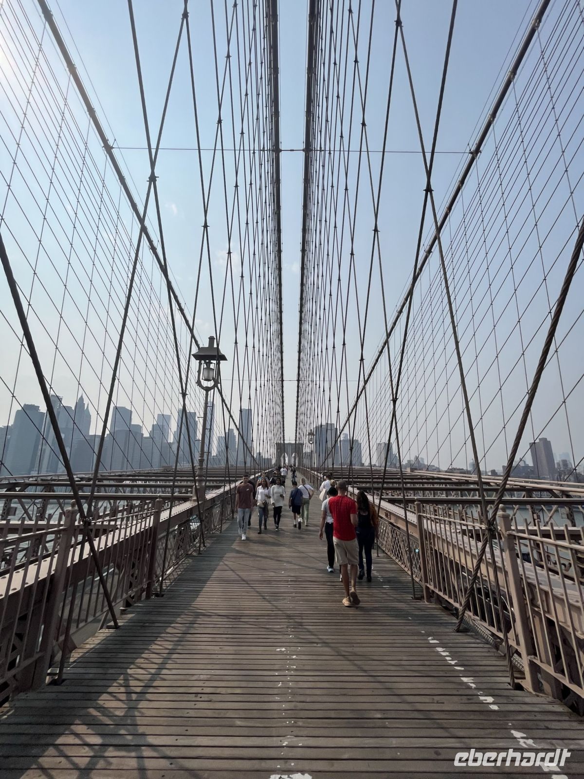 Spaziergang über die Brooklyn Bridge 
