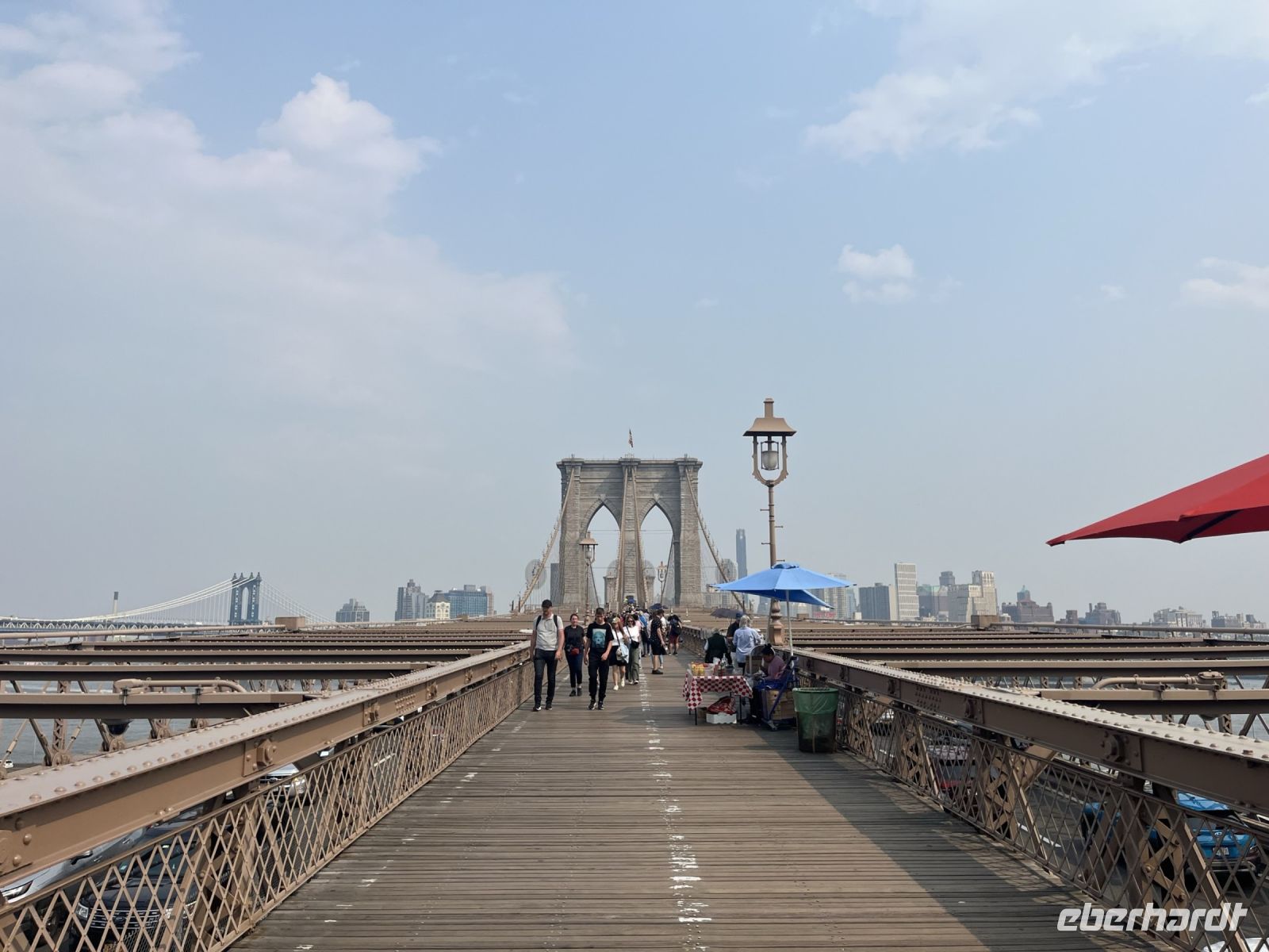 Spaziergang über die Brooklyn Bridge 