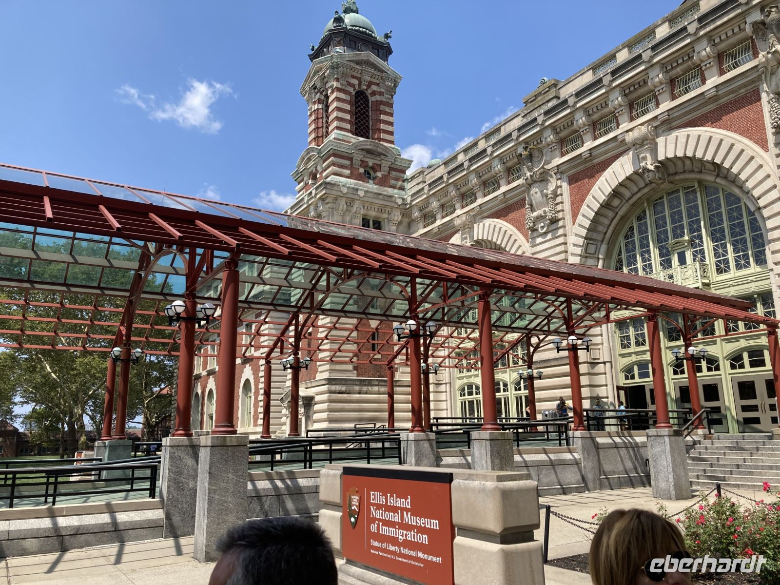 12 Millionen Menschen gingen zur Einwanderung in dieses Gebäude.