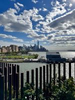 Blick auf Downtown von Little Island