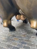 Charching Bull - Bronzestatue mit Symbolcharakter