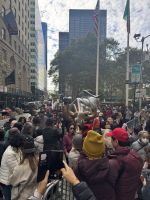 Charching Bull - Bronzestatue mit Symbolcharakter